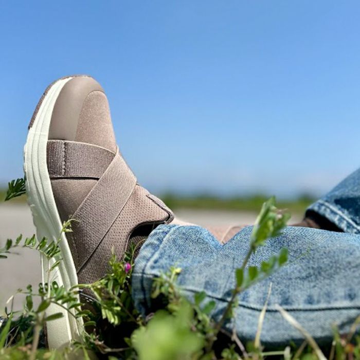 スリッポン レディース 手を使わず履ける クロスベルト スニーカー 黒 ブラック 軽い ハンズフリー パレード Parade 楽すぽっ 91302