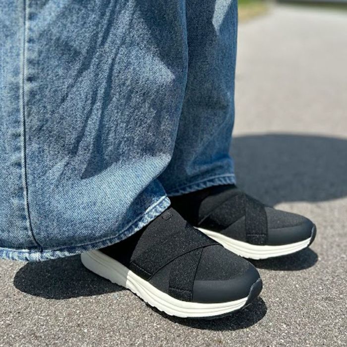 スリッポン レディース 手を使わず履ける クロスベルト スニーカー 黒 ブラック 軽い ハンズフリー パレード Parade 楽すぽっ 91302