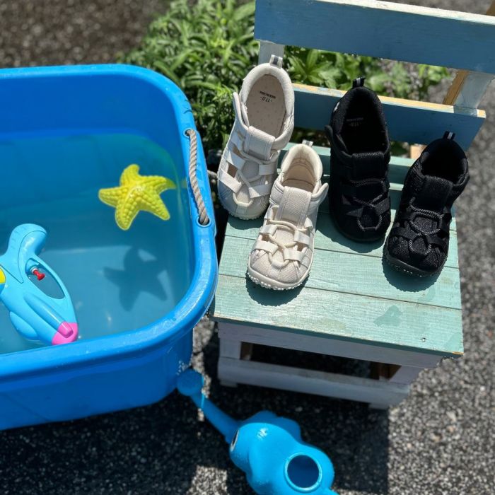 キッズ サンダル 女の子 男の子 つま先あり 水陸両用 水遊び おしゃれ かわいい お出掛け 軽量 子ども靴 ウォーターシューズ 黒 ブラック ホワイト Parade 56302