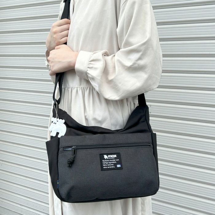 モズ ショルダーバッグ レディース メンズ ユニセックス 斜めがけ 軽量 仕事 旅行 大人 ポケット 多収納 かわいい コンパクト 通勤 カバン 黒 ブラック moz ZZEI28