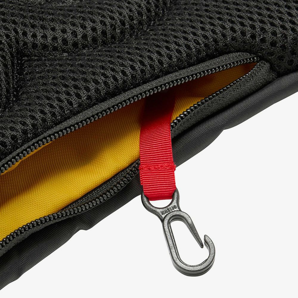 ノースフェイス キッズ ショルダーバッグ ウエストバッグ ウエストポーチ 子供 バッグ 斜め掛け 男の子 女の子 おでかけ 遠足 アウトドア THE NORTH FACE イッピーヒップパック NMJ72552