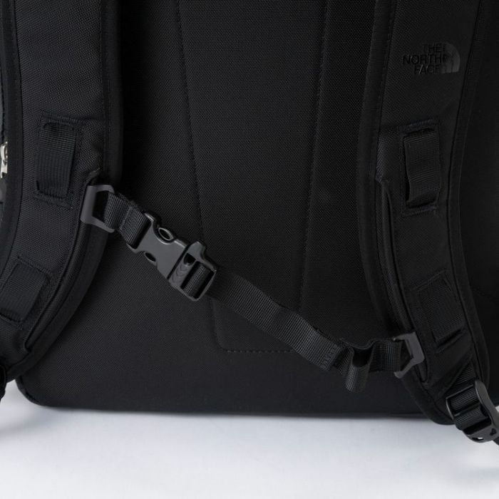 ノースフェイス リュック 30L ヒューズボックス デイパック THE NORTH FACE バッグ 黒 ブラック 通勤 通学 大容量 ボックス型 NM82250