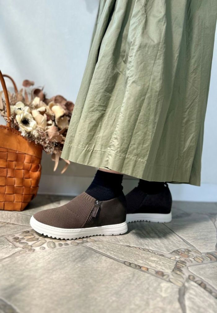 レディース スリッポン 軽量 シューズ 疲れない 幅広 3E 黒 茶色 カジュアル 靴 スニーカー ブラック チョコ ブラウン パレード 16 Parade