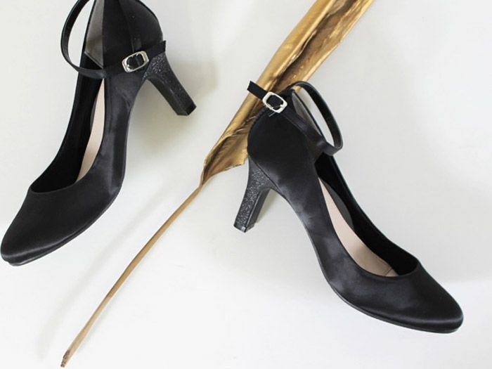 パンプス 結婚式 靴 アンクルストラップ 7cm 7センチヒール 二次会 パーティ 痛くない ラメ グリッター サテン レース ハイヒール お呼ばれ 2way 黒 18160 極ふわっ Parade レディース