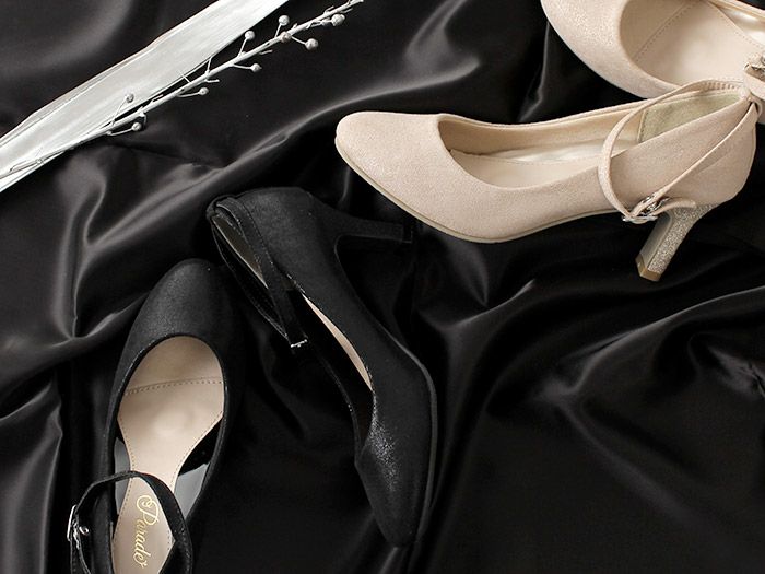 パンプス 結婚式 靴 アンクルストラップ 7cm 7センチヒール 二次会 パーティ 痛くない ラメ グリッター サテン レース ハイヒール お呼ばれ 2way 黒 18160 極ふわっ Parade レディース