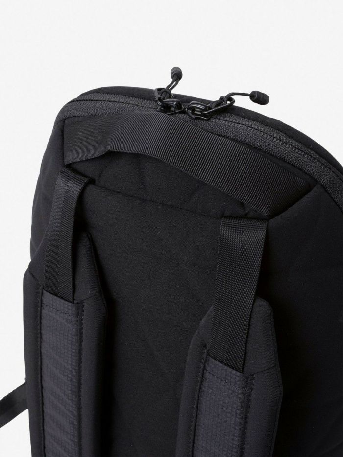 ノースフェイス リュック レディース 黒 デイパック NM32351 ジオフェイスミニパック 小さめ 6L 通勤 通学 アウトドア デイリー THE NORTH FACE