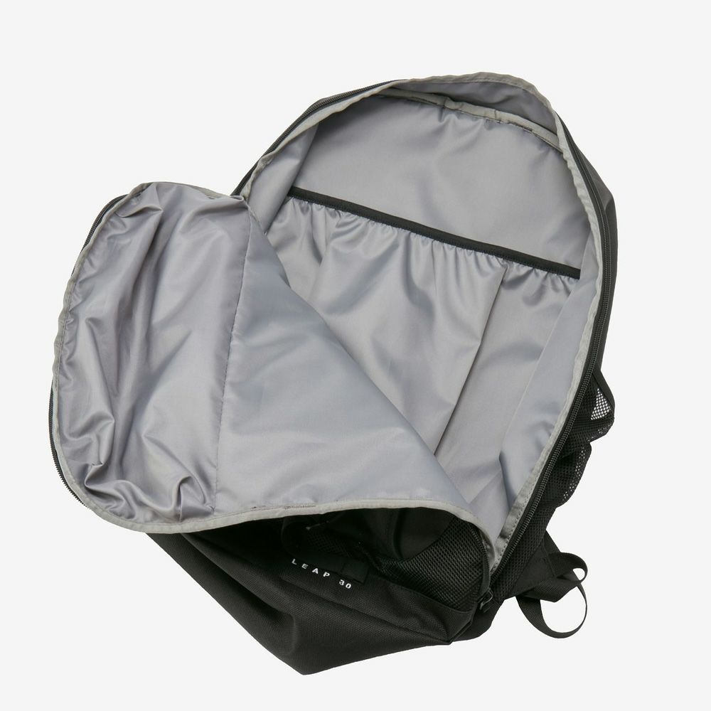 ノースフェイス リュック バック リープ30 32L THE NORTH FACE 62610 LEAP30 ブラック 黒 ホワイト レッド