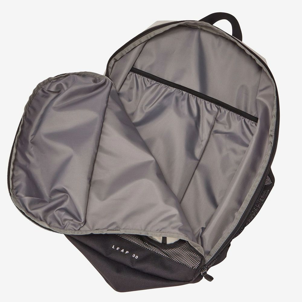 ノースフェイス リュック バック リープ30 32L THE NORTH FACE 62610 LEAP30 ブラック 黒 ホワイト レッド