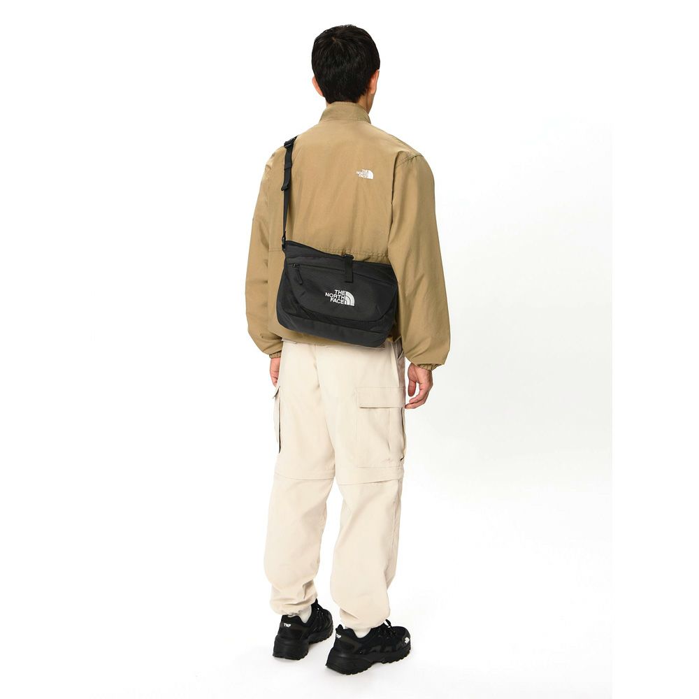 ノースフェイス ショルダーバック リープショルダー THE NORTH FACE NM72601 LEAP SHOULDER 8L 標準的なサイズ 長財布 ペットボトル 折りたたみ傘 ブラック 黒 ホワイト レッド
