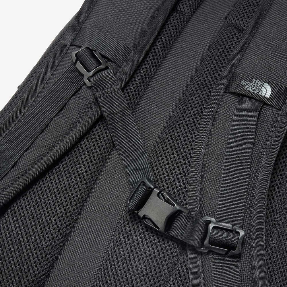 ノースフェイス リュック バック リープ20 23L THE NORTH FACE NM62611 LEAP20 デイパック バックパック通勤 通学 PC収納 ブラック 黒 ホワイト レッド