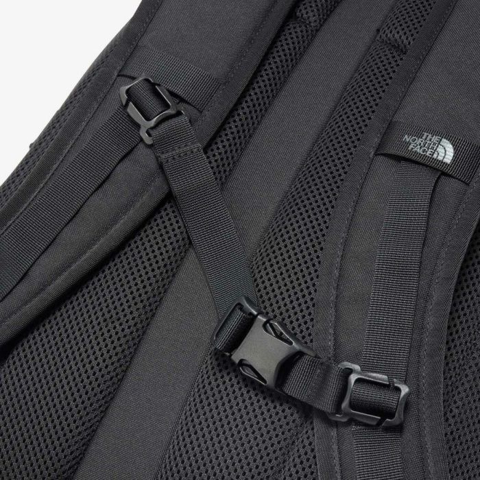 ノースフェイス リュック バック リープ20 23L THE NORTH FACE NM62611 LEAP20 デイパック バックパック通勤 通学 PC収納 ブラック 黒 ホワイト レッド